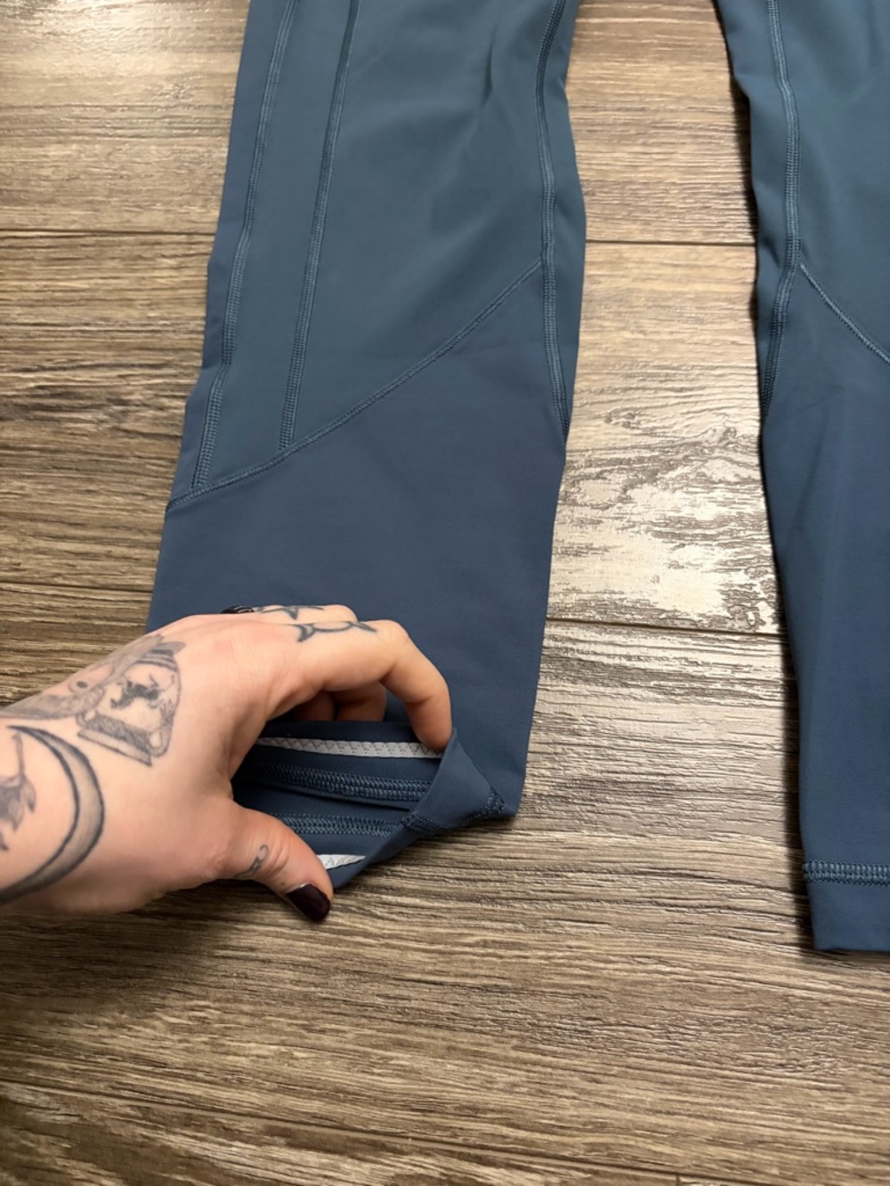 NWOT Lululemon All The Right Places High-Rise Crop *23" (Code Blue) Size 10 - Picture 5 of 9